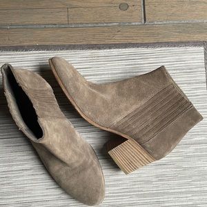 Beautiful Vince booties-6.5